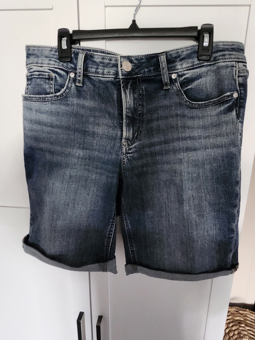 Silver Jean Shorts Women's Dark Wash (Never Worn) Size 31